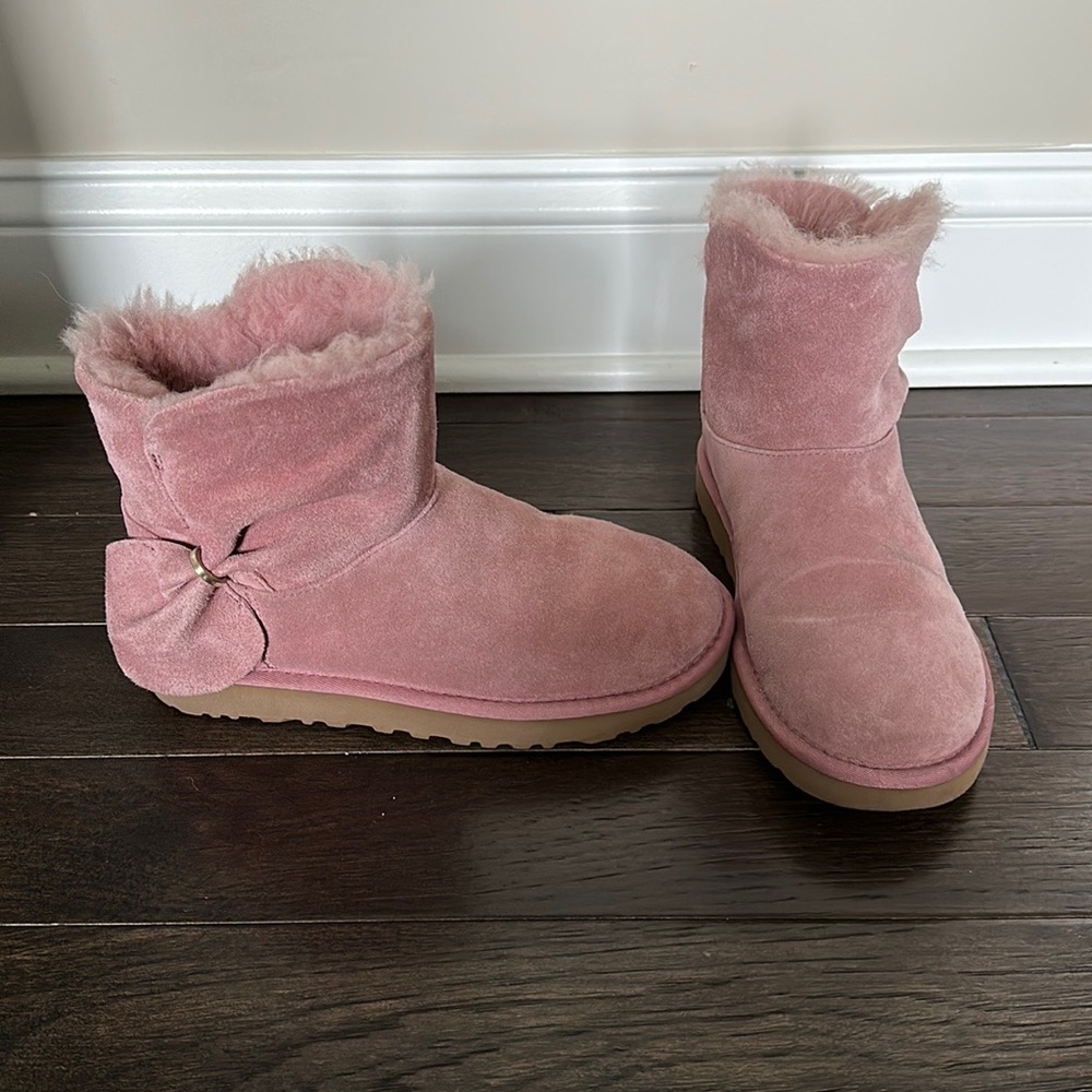 Pink short twist Uggs… Gently Used